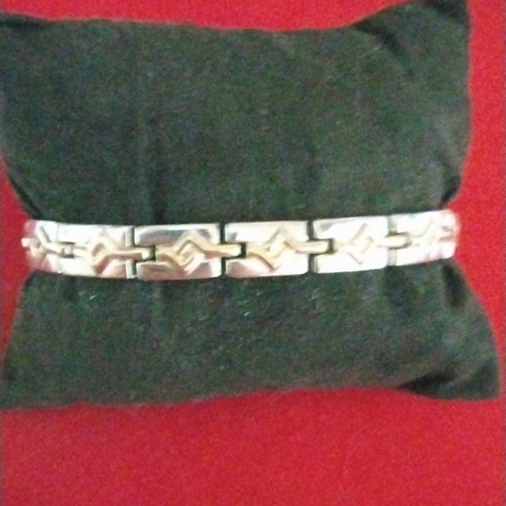 Silver Tone Bracelet Sku 916